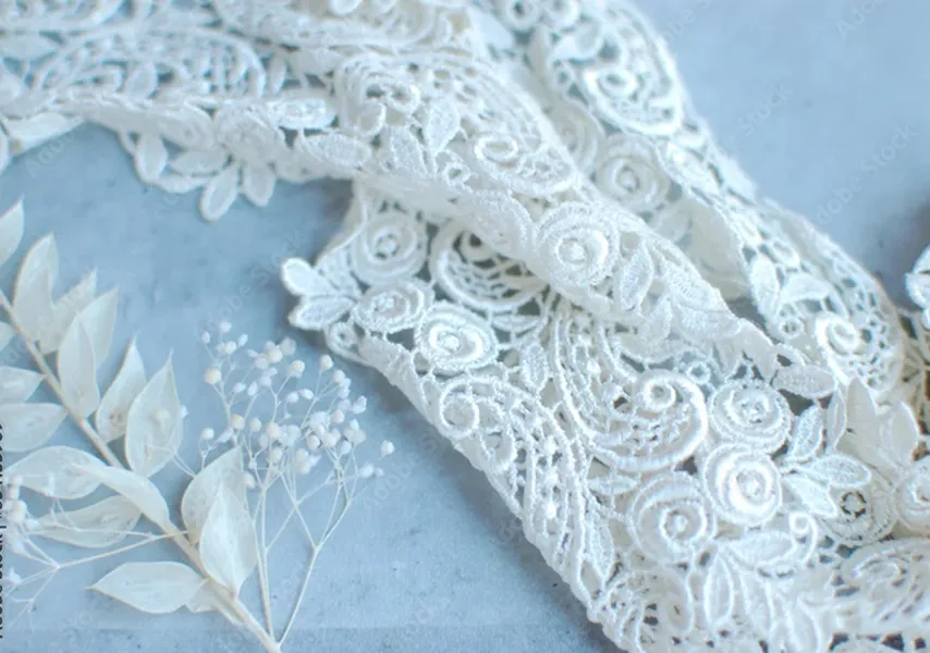 レース / ブレード